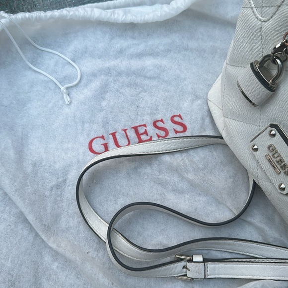 Guess satchel used but still in good shape - Picture 7 of 8